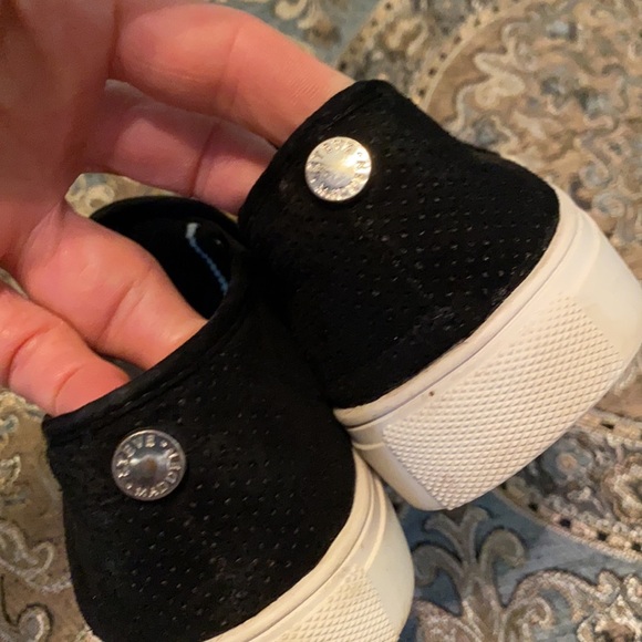 Steve Madden slip on, size 8.5. Black - Picture 2 of 6